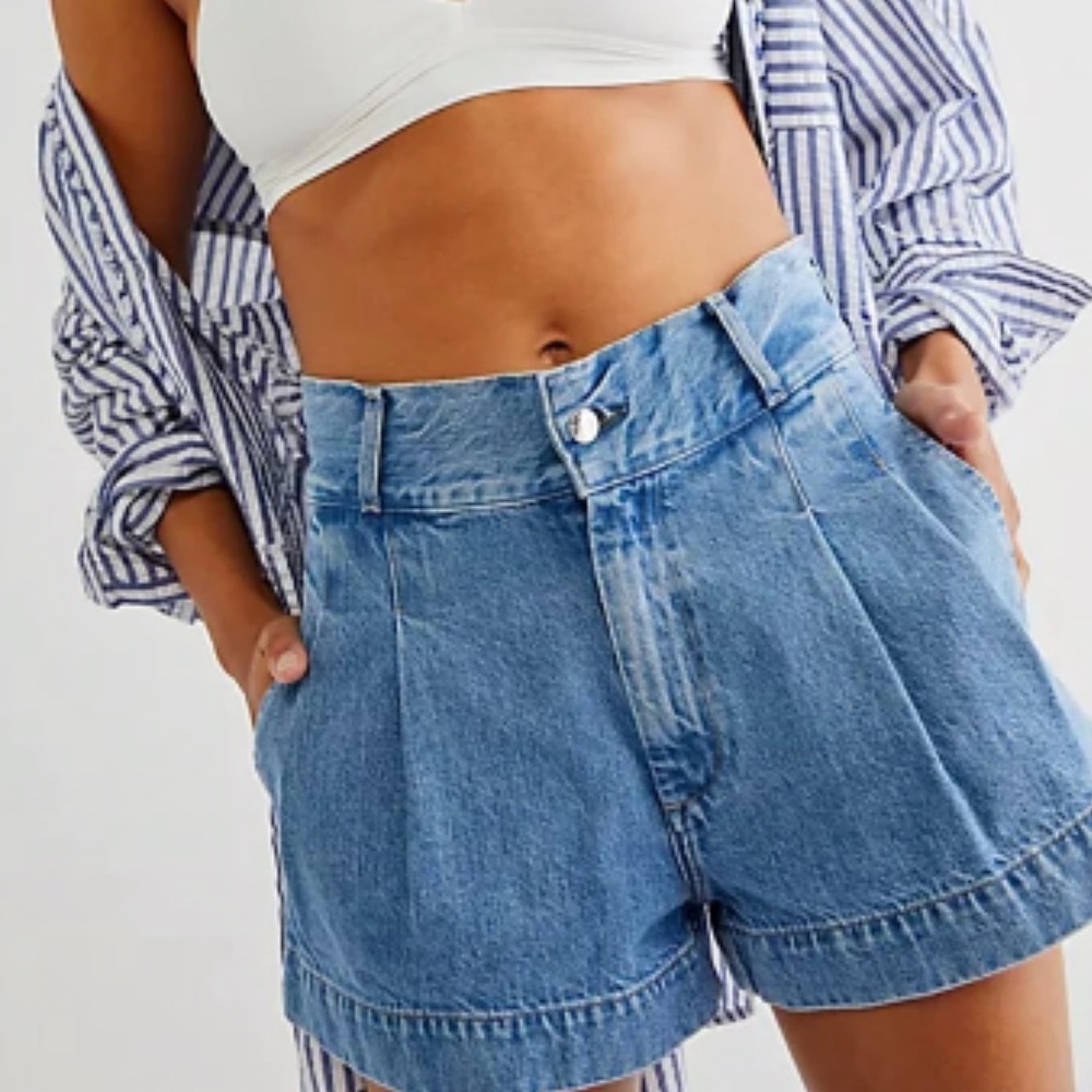 Edwin x Anthropologie Isla Pleated Denim Jean Shorts in Crush Wash Size 24 - NWT